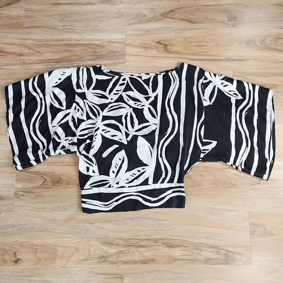 🔹️Cache Black & White Print Silk Wide Sleeve Blouse Small - Picture 2 of 10